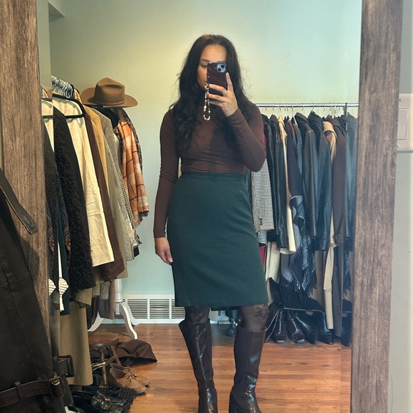 Elegant Green Wool Skirt - Picture 1 of 4